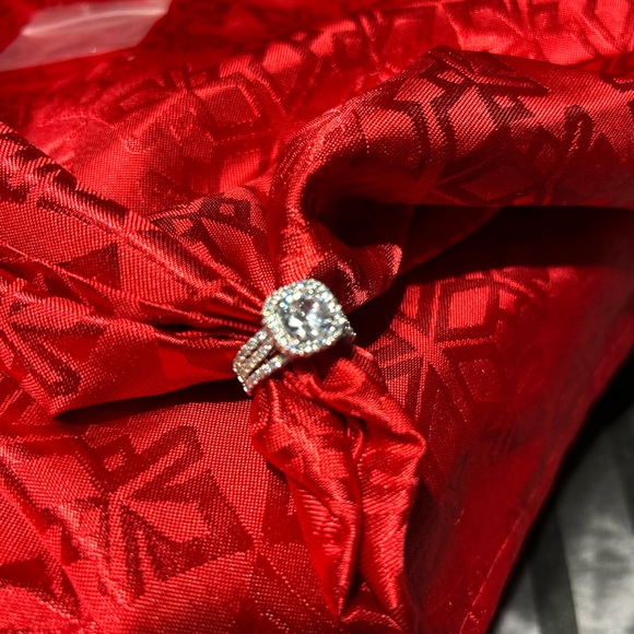 Ring - Picture 2 of 3